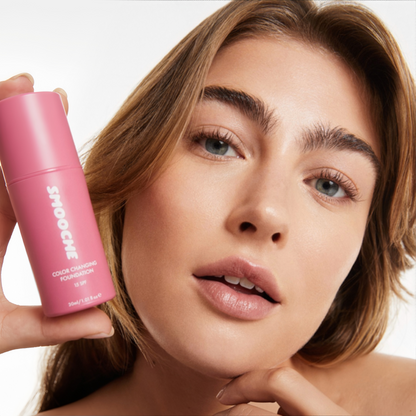 Smooche Color Changing Foundation - Skin Tone Adapting Liquid Foundation for Women, Self Adjusting Natural Finish, Blurs Imperfections & Fine Lines, SPF 15, All Skin Types, 1.01 Fl Oz